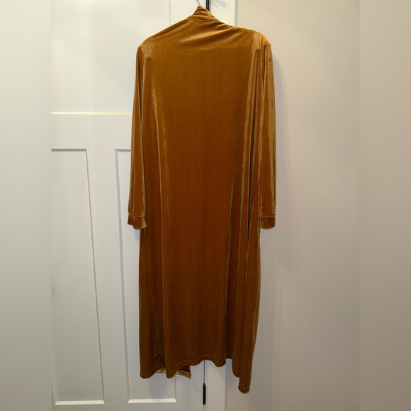 Luxurious Velvet Cardigan in Rich Gold - Picture 2 of 6